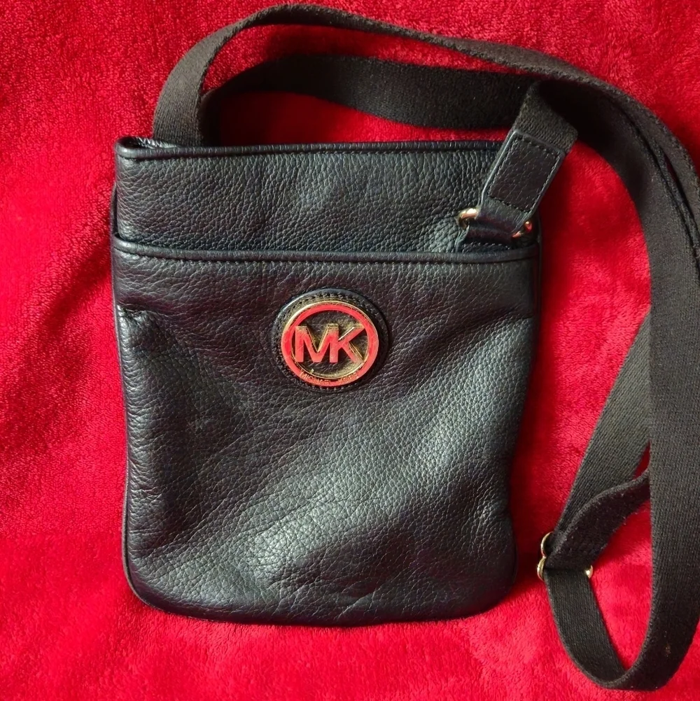Michael Kors Fulton Black Pebble Leather Crossbody Bag with Gold Metal MK Logo